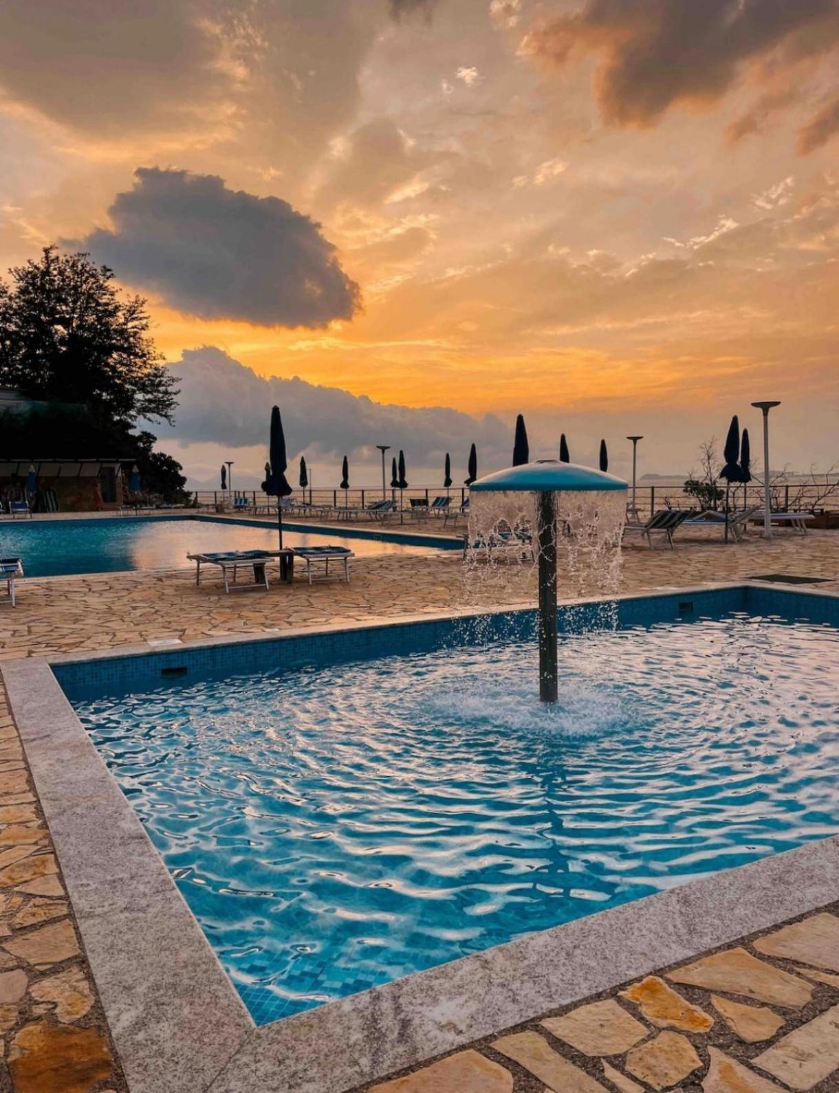 Matthews House * Vlorë